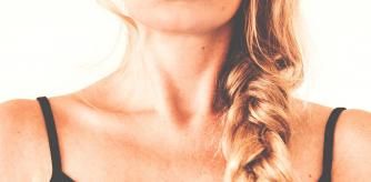 La zona de la barbilla al escote necesita unos cuidados específicos