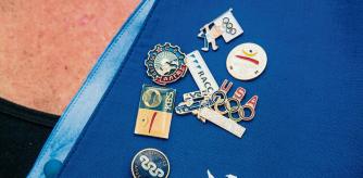 foto XAVIER CERVERA 25/07/2017 acto de commemoracion del 25 aniversario de los JJOO juegos olimpicos (de verano) de Barcelona 1992, en Montjuic y en Placa Catalunya (imagenes) donde nostalgicos -algunos con su hijos/as q aun no habian nacido- , otros un poco freakies con ternura, fetichistas, y algun q otro turista despistado... se dieron cita en la centrica y neuralgica plaza barcelonesa, con videos y actuaciones recordatorias