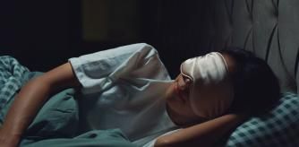 durmiendo con antifaz