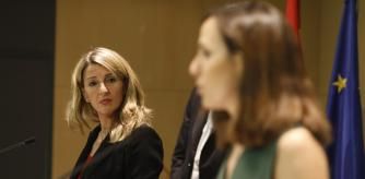 La vicepresidenta tercera del Gobierno, Yolanda Díaz, y la ministra de Derechos Sociales y Agenda 2030, Ione Belarra