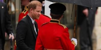 La 'defenestración' del príncipe Enrique: la pluma del sombrero de su tía Ana le obstruía la vista