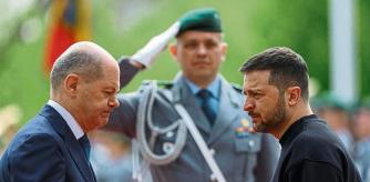 German Chancellor Olaf Scholz welcomes Ukraine's President Volodymyr Zelenskiy at the Chancellery in Berlin, Germany May 14, 2023. REUTERS/Lisi Niesner TPX IMAGES OF THE DAY