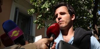 Íñigo Onieva atendiendo a la prensa