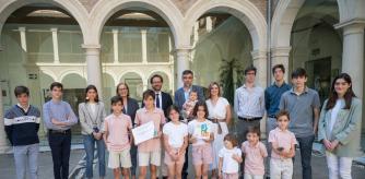 Familia cuevas de un matrimonio con 15 hijos.