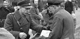 Control de pasaportes en la zona soviética de Berlín tras la II Guerra Mundial, 1948