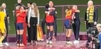 La RFEF emitió el pasado sábado un duro comunicado en el que acusaba a la jugadora Jennifer Hermoso de mentir cuando aseguró que el beso que le propinó el ya suspendido presidente de la RFEF, Luis Rubiales, tras la victoria en el mundial no fue consentido.