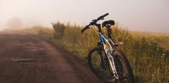 Andar en bicicleta conlleva múltiples beneficios para la salud mental.
