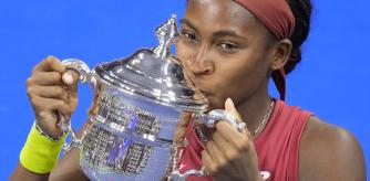 Coco Gauff, con el trofeo de ganadora