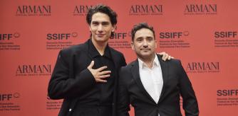 El actor Enzo Vogrincic y el director Juan Antonio Bayona