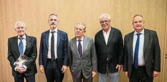 foto XAVIER CERVERA 19/10/2023 don Javier Godo, conde Godo, ex alcaldes Jordi Hereu i Joan Clos (PSC) y a la izqda padre d Marc Murtra El presidente de Indra, Marc Murtra, participa este jueves 19 de octubre en un nuevo encuentro de Foros de Vanguardia bajo el título 'El impacto de la tecnología en la sociedad'. Una charla que cuenta con la participación de Elisenda Vallejo, redactora jefe de economía en Guyana Guardian; Montse Martí, jefa de economía de RAC1 y el periodista Ramon Rovira, junto con Francesc Bracero ,responsable tecnologia en LaVanguardia. El acto dará comienzo a las 19h en el Auditorio MGS, en la calle Entença, 325, de Barcelona.