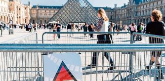 A Vigipirate anti-terrorism plan sign outside the Louvre Museum in central Paris, France, on Thursday, Oct. 19, 2023. As home to both the largest Jewish and Muslim communities in Europe, France is feeling the strain of the Israel-Hamas war like no other country on the continent. Photographer: Nathan Laine/Bloomberg