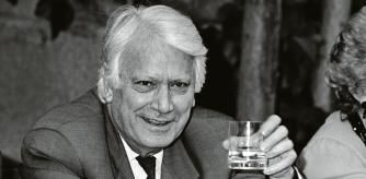 NÚMERO ESPECIAL REVISTA DE OCCIDENTE Madrid, 11-7-1989.- El ministro de Cultura, Jorge Semprún, durante la presentación de un número especial de la Revista de Occidente sobre narrativa en un acto celebrado esta tarde en la Fundación Ortega y Gasset. EFE/ A. Martín