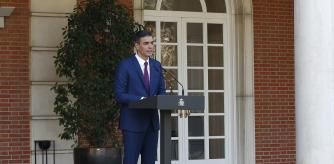 El presidente del Gobierno, Pedro Sánchez, durante su comparecencia sin preguntas en el Palacio de la Moncloa para comunicar oficialmente la composición del nuevo Gabinete, con 22 carteras, cinco de las cuales corresponden a Sumar