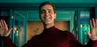 BLUE MONKEYS (L to R) PEDRO ALONSO as BERLíN in episode 02 of BLUE MONKEYS. Cr. TAMARA ARRANZ/NETFLIX © 2023