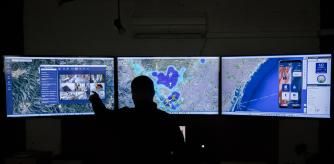 05 - 12 - 2023 / Cornella de Llobregat / Visita a la seu de l’empresa de l’app de seguretat ciutadana M7, a Cornellà. Cal dir al Jose Antonio que us portin a la sala de pantalles on monitoritzen l’activita / Foto: Llibert Teixiidó