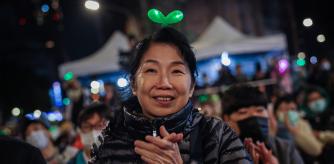 TAIPEI, TAIWAN - JANUARY 11: A supporter of Taiwan People's Party (TPP) looks up during an election campaign rally on January 11, 2024 in Taipei, Taiwan. Taiwan People's Party (TPP) presidential hopeful Ko Wen-je aims to forge a middle ground with China, drawing support from young voters, and envisions establishing a 