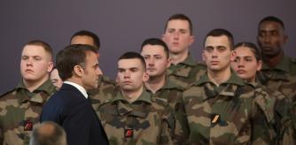 Cherbourg (France), 18/01/2024.- French President Emmanuel Macron (L) during a visit to the Cherbourg naval base as part of his New Year's wishes to the French army, in Cherbourg, northwestern France, 19 January 2024. (Francia) EFE/EPA/CHRISTOPHE PETIT-TESSON / POOL