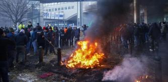 Las protestas de los agricultores irrumpen en la cumbre europea