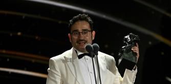 Juan Antonio Bayona con su Goya al mejor director