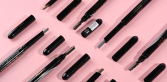 Elegir bien los productos de maquillaje es una de las claves para unas cejas perfectas.