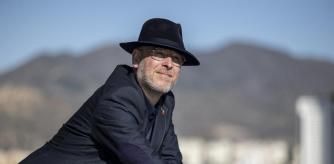 MÁLAGA, 01/03/2024.- Salvador Simó, codirector de la película 'Dragonkeeper' (Guardiana de Dragones) junto a Jianping Li, con la que se inaugura este viernes el 27 Festival de Málaga, posa para la entrevista concedida a EFE en la capital malagueña. EFE/Daniel Pérez