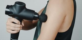 10 pistolas de masaje con los que aliviar el dolor muscular y acelerar la recuperación de lesiones