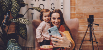 Madres influencers mostrando su día a día