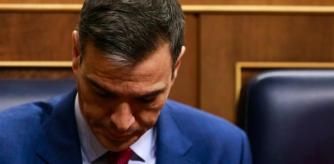 Sánchez medita si sigue al frente del Gobierno, ante la “operación de acoso y derribo” contra su mujer