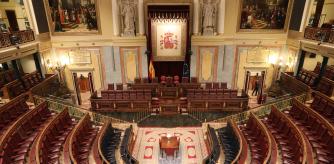 Plano general del hemiciclo del Congreso de los Diputados vacío un día después de que se conociese el positivo en coronavirus de la vicepresidenta segunda del Congreso -la diputada del PP Ana Pastor-, y el mismo día en el que se ha anunciado también el contagio, entre otros diputados, de la ministra de Igualdad, Irene Montero, en Madrid (España), a 12 de marzo de 2020.