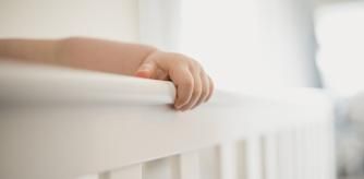 Barrera para cama para bebé.