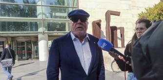 GRAFCVA180. VALENCIA, 26/04/2024.- El comisario jubilado José Manuel Villarejo ha acudido en el juzgado que sube lo caso Erial y en el que será llamado a declarar como testigo más adelante y ha mantenido ante los medios de comunicación que la verdad 
