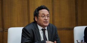 El fiscal general del Estado, Álvaro García Ortiz, interviene durante la inauguración de la 62ª promoción de acceso a la carrera fiscal, en el Centro de Estudios Jurídicos, a 16 de enero de 2024, en Madrid (España).  Bolaños ha anunciado hoy que el Gobierno elevará de categoría a 219 fiscales como medida de 