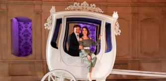 Javier Camarena y Maria Kataeva en la carroza de 'La cenerentola', la ópera de Rossini que llega al Liceu con un montaje de Emma Dante