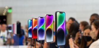 07 September 2022, US, Cupertino: The new iPhone 14 is seen on the grounds of the company's headquarters Apple Park after the novelty event. Apple is giving its new iPhones innovative makeovers ahead of the all-important Christmas shopping season. Photo: Andrej Sokolow/dpa