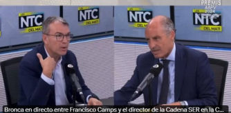 Bernardo Guzmán y Francisco Camps en el momento en el que el expresident ha cargado contra el periodista