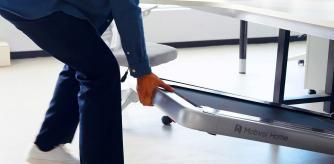 Se puede guardar fácilmente bajo una mesa para que no ocupe lugar