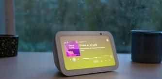 Reproduce música desde Amazon Music, Spotify,y otros servicios de streaming