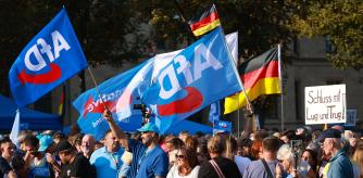 Erfurt (Germany), 31/08/2024.- Supporters of far-right Alternative for Germany party (AfD) await the speech of faction chairman in the regional parliament of Thuringia Bjoern Hoecke and top candidate for the upcoming 2024 Thuringia state election speaks during the final election campaign rally in Erfurt, Germany, 31 August 2024. The sign (R) reads lit. 'No more lies'. Thuringia state election, voting for the regional parliament 'Landtag', will be held on 01 September 2024. (Elecciones, Alemania) EFE/EPA/CLEMENS BILAN