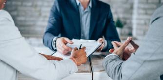 Las entidades financieras establecen como edad máxima los 75 años para saldar la deuda hipotecaria