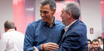 El presidente del Gobierno, Pedro Sánchez, y el secretario general del PSOE de Andalucía, Juan Espadas