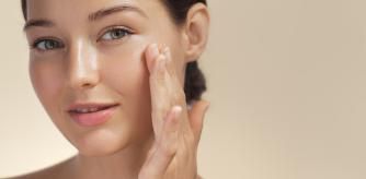 Una piel luminosa y saludable es posible con pocos ingredientes y constancia.