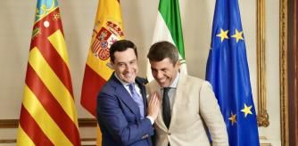 El presidente de la Junta de Andalucía, Moreno Bonilla, y el presidente de la Generalitat valenciana, Carlos Mazón