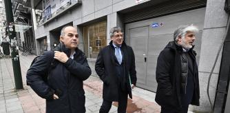 El vicepresidente de Junts, Jordi Turull, el presidente de Junts, Carles Puigdemont, y el presidente del grupo parlamentario de Junts en el Parlament de Catalunya, Albert Batet,  durante la reunión de la Ejecutiva permanente de Junts, en el Press Club Brussels Europe, a 9 de diciembre de 2024, en Bruselas (Bélgica). Junts se ha reunido para realizar un balance sobre el cumplimiento del acuerdo alcanzado entre la formación y el PSOE para la investidura de Sánchez como presidente del Gobierno, un año después de su firma el pasado 9 de noviembre de 2023. Además, el encuentro se produce en plena negociación de los Presupuestos Generales del Estado, sobre los cuales Junts ha advertido al PSOE que no aprobarán si no se ejecutan los del 2024.