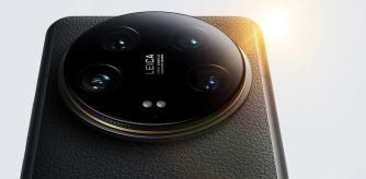 Su lente principal sobresale del chasis