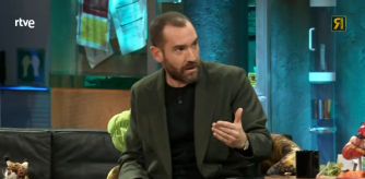 Jorge Ponce asegura en 'La Revuelta' que comenzamos el año nuevo con retraso debido a un fallo en la tradición de las 12 campanadas