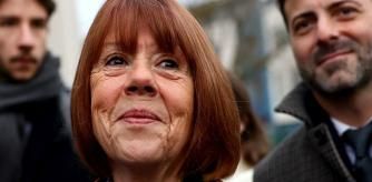 19 December 2024, France, Avignon: Gisele Pelicot (C) arrives at the courthouse in Avignon, where the verdict is expected in the trial against her ex-husband Dominique Pellicotand 50 other defendants accused of drugging her and orchestrating several rapes over almost a decade. Dominique Pelicot has been found guilty of aggravated rape of his ex-wife in a trial that has shocked France and the world. Photo: Clement Mahoudeau/AFP/dpa