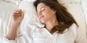 La piña te ayuda a dormir del tirón.