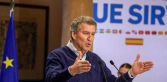 OVIEDO (ESPAÑA), 12/01/2025.- El líder del Partido Popular, Alberto Núñez Feijóo durante un acto celebrado este domingo en Oviedo donde el partido ha presentado sus propuestas en materia de vivienda. EFE/Paco Paredes