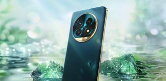 El acabado verde incluye tonos dorados y una trama rugosa en la parte trasera