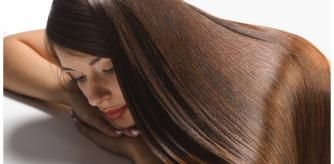 Consigue un cabello impecable, brillante y suave con estos sérums antiencrespamiento y con protección térmica